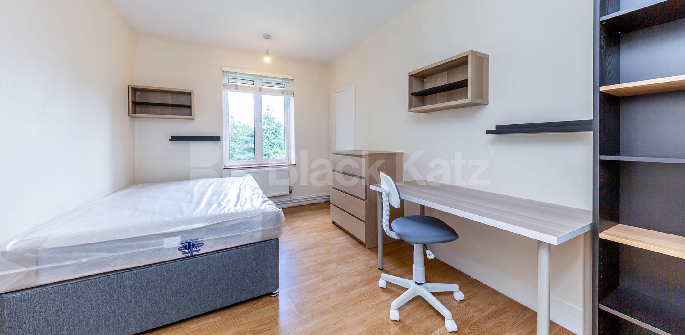 			AMAZING 4 /5 BED IN CAMDEN!, 5 Bedroom, 1 bath, 1 reception Flat			 Crowndale Road, CAMDEN / KINGS CROSS